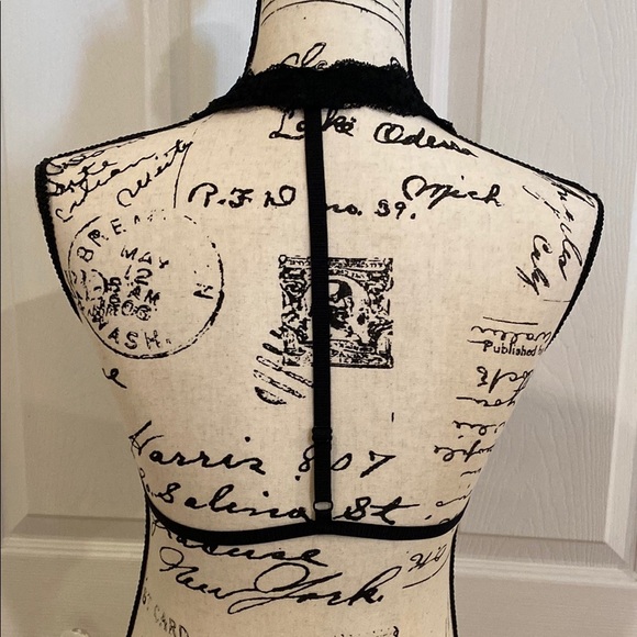 Elegant Black Lace Halter Bra - Picture 5 of 8